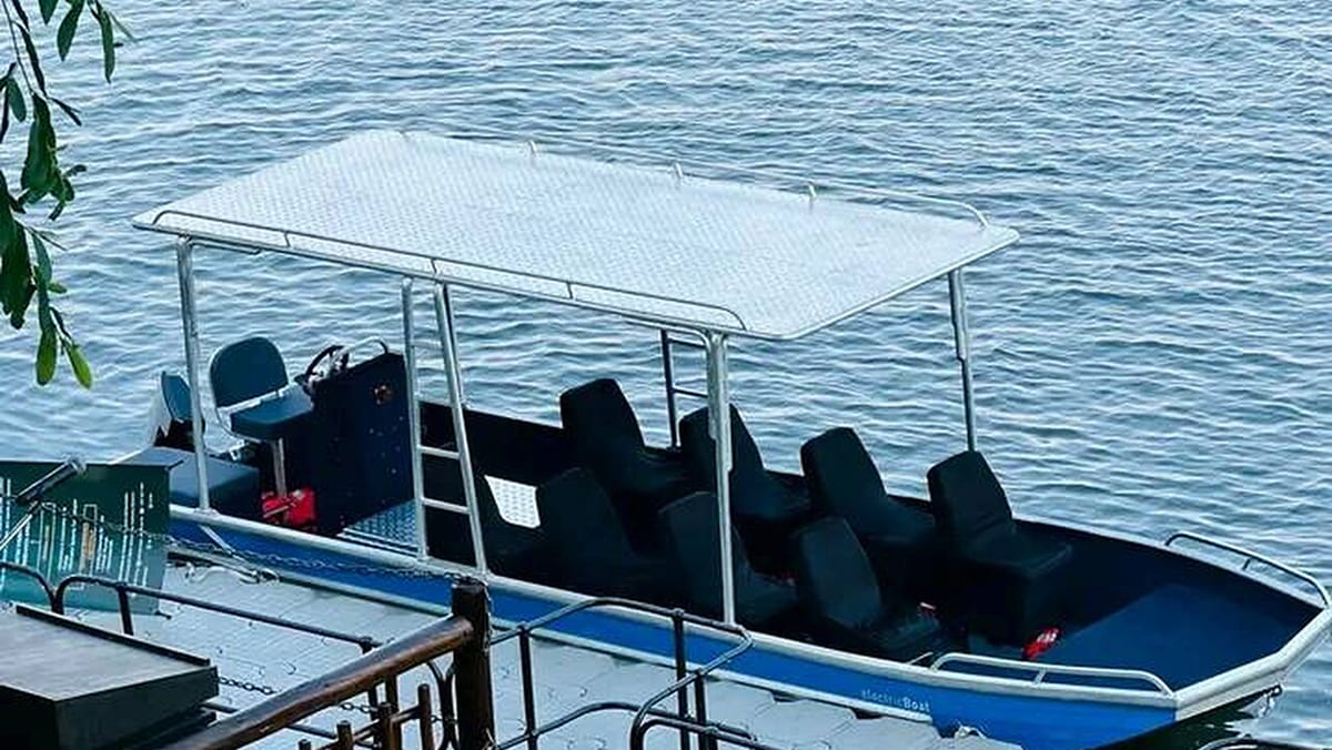 非洲博茨瓦纳乔贝国家公园Aliboats Swamp Cruiser 观光船项目概况-逸动科技